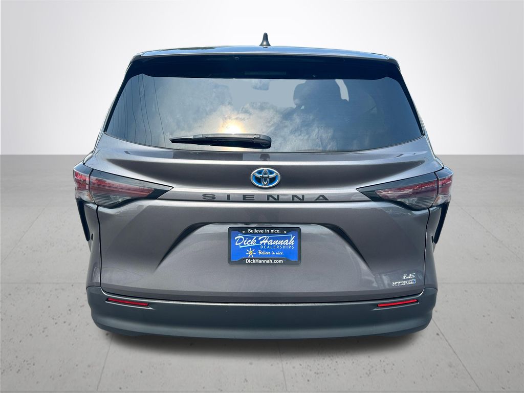 2024 Toyota Sienna LE