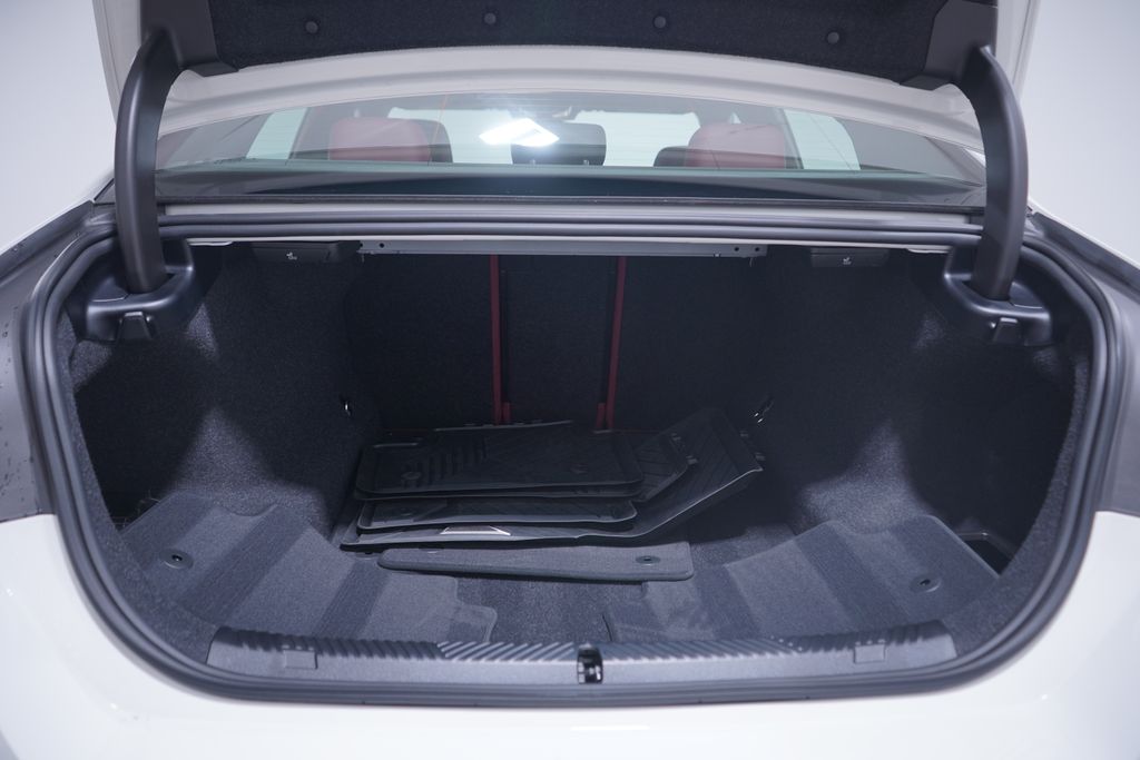 Thumbnail: 2025 BMW 5 Series - 22