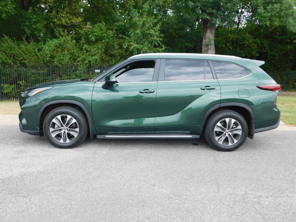 Thumbnail: 2024 Toyota Highlander - 9