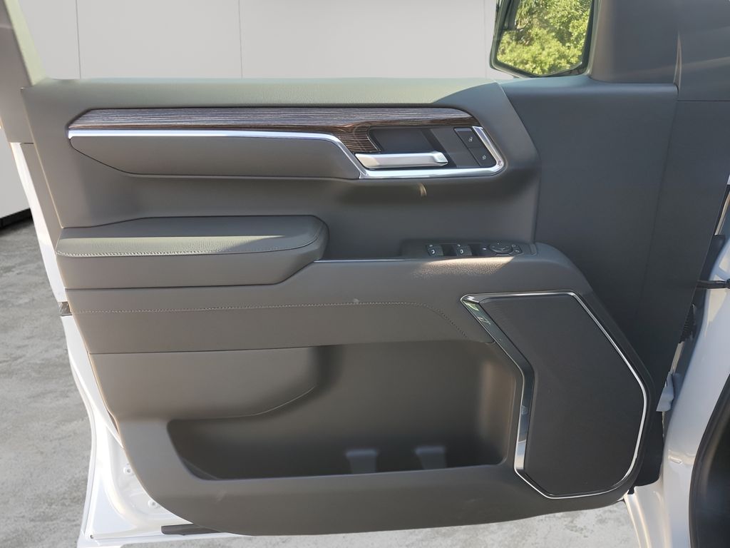 Used 2026 White GMC Elevation image 41