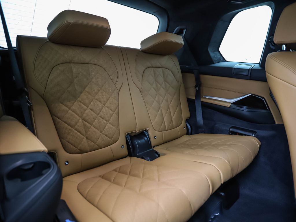 Thumbnail: 2026 BMW X7 - 30