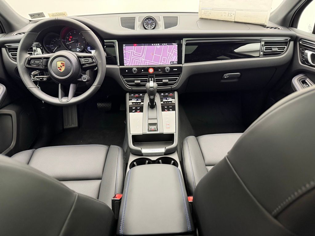 Thumbnail: 2025 Porsche Macan - 22