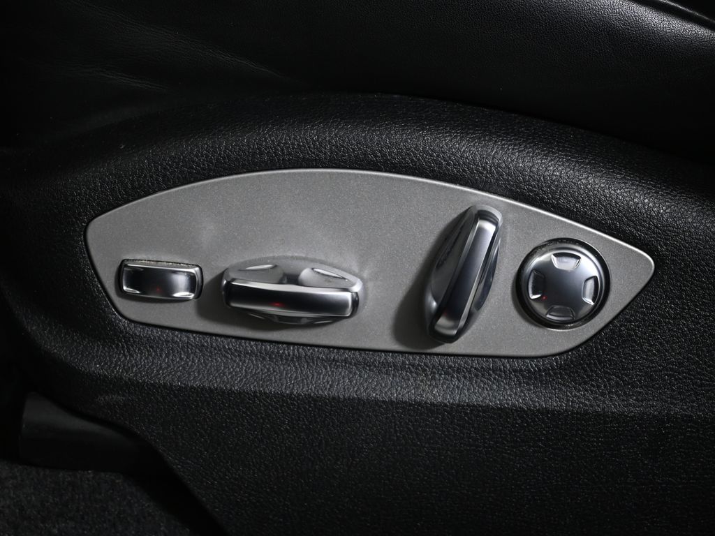 Thumbnail: 2022 Porsche Macan - 29