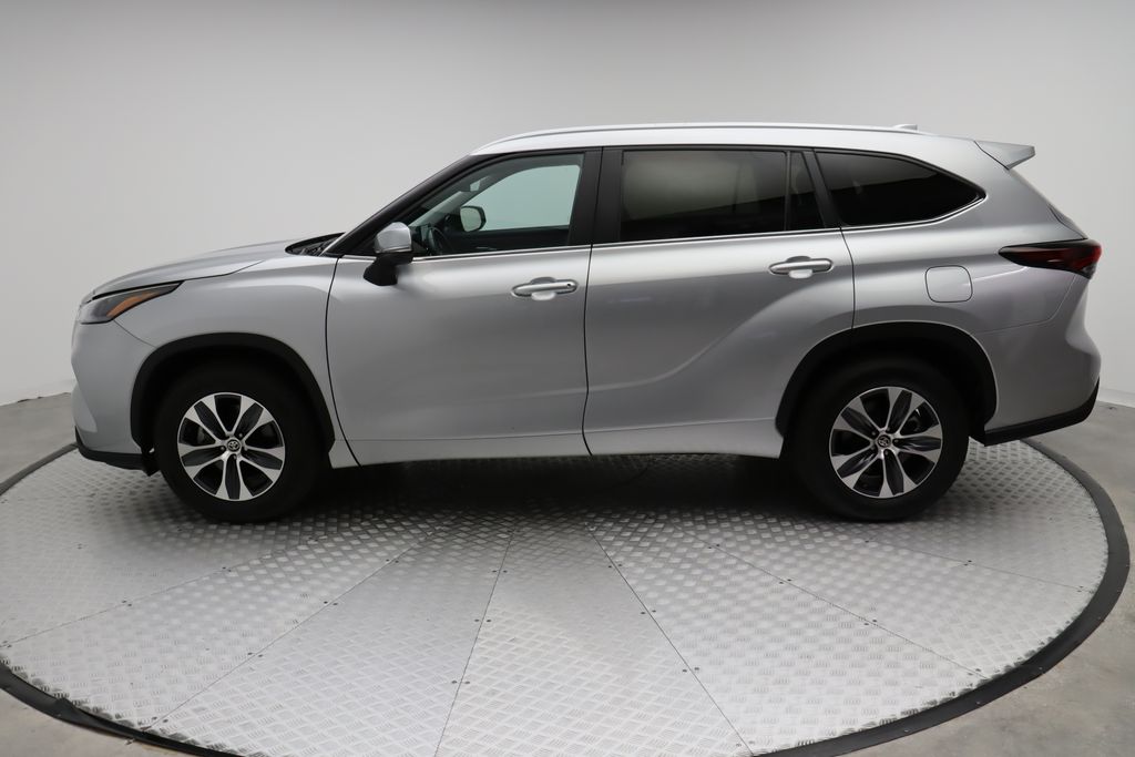 2024 Toyota Highlander XLE 12
