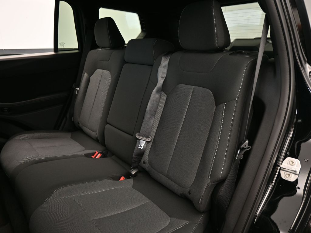 New 2026 Diamond Black Crystal Pearlcoat Jeep Laredo image 27