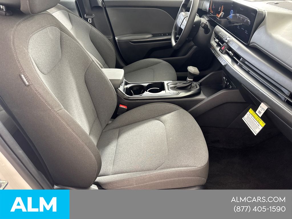 Used 2025 White Kia LXS image 17
