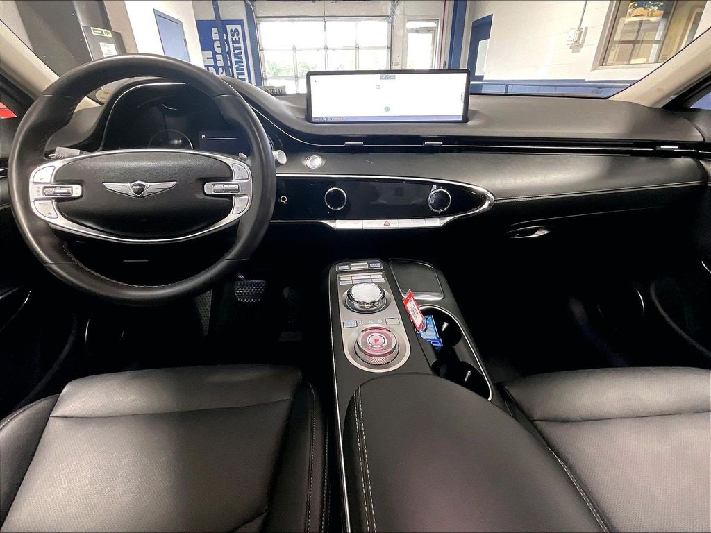 2025 Genesis GV70 — photo 21