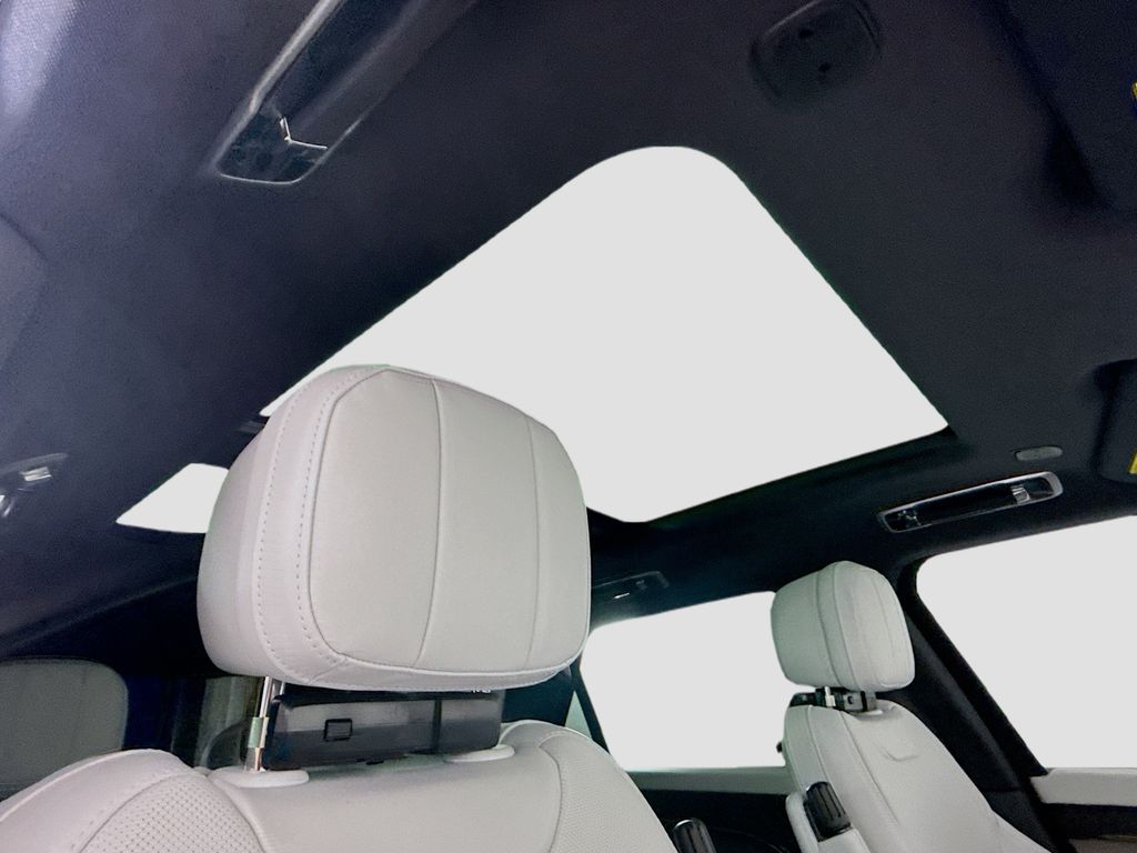 Thumbnail: 2026 Land Rover Range Rover Sport - 18