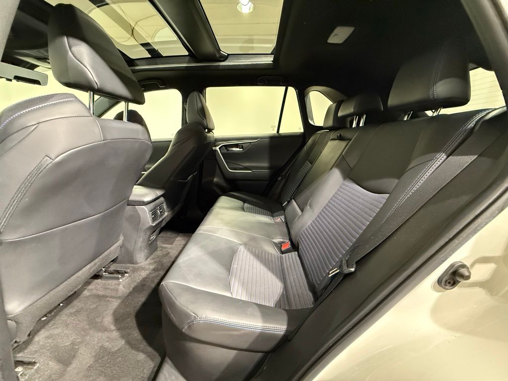 Thumbnail: 2022 Toyota RAV4 - 20