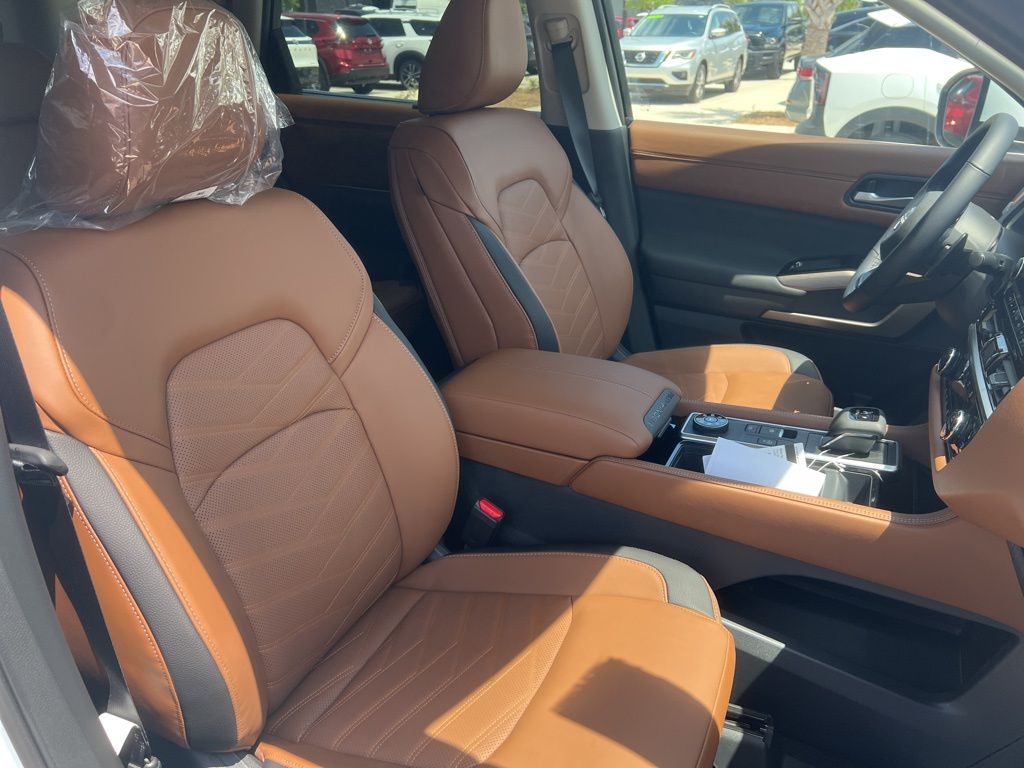 2025 Everest White Pearl Tricoat Nissan Pathfinder Platinum 4X4 SUV
