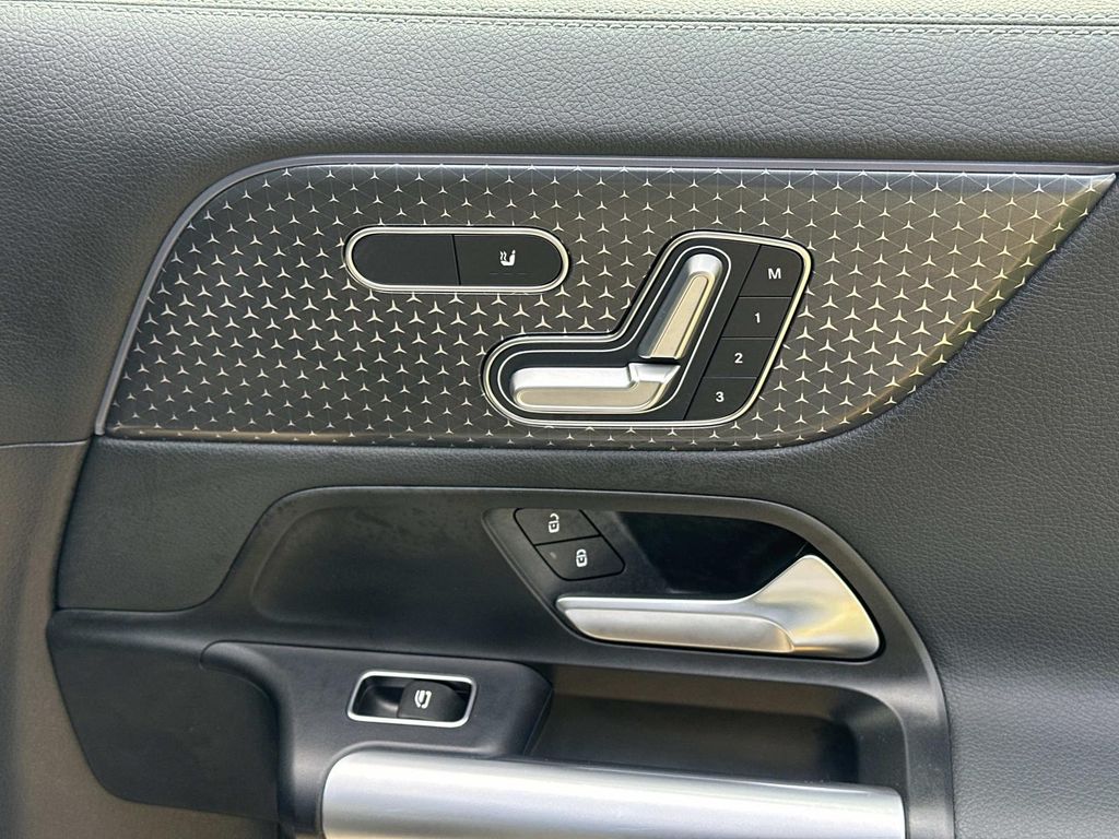 Thumbnail: 2025 Mercedes-Benz GLA - 20