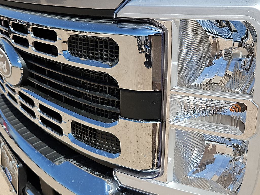 New 2027 Silver Ford XLT image 14
