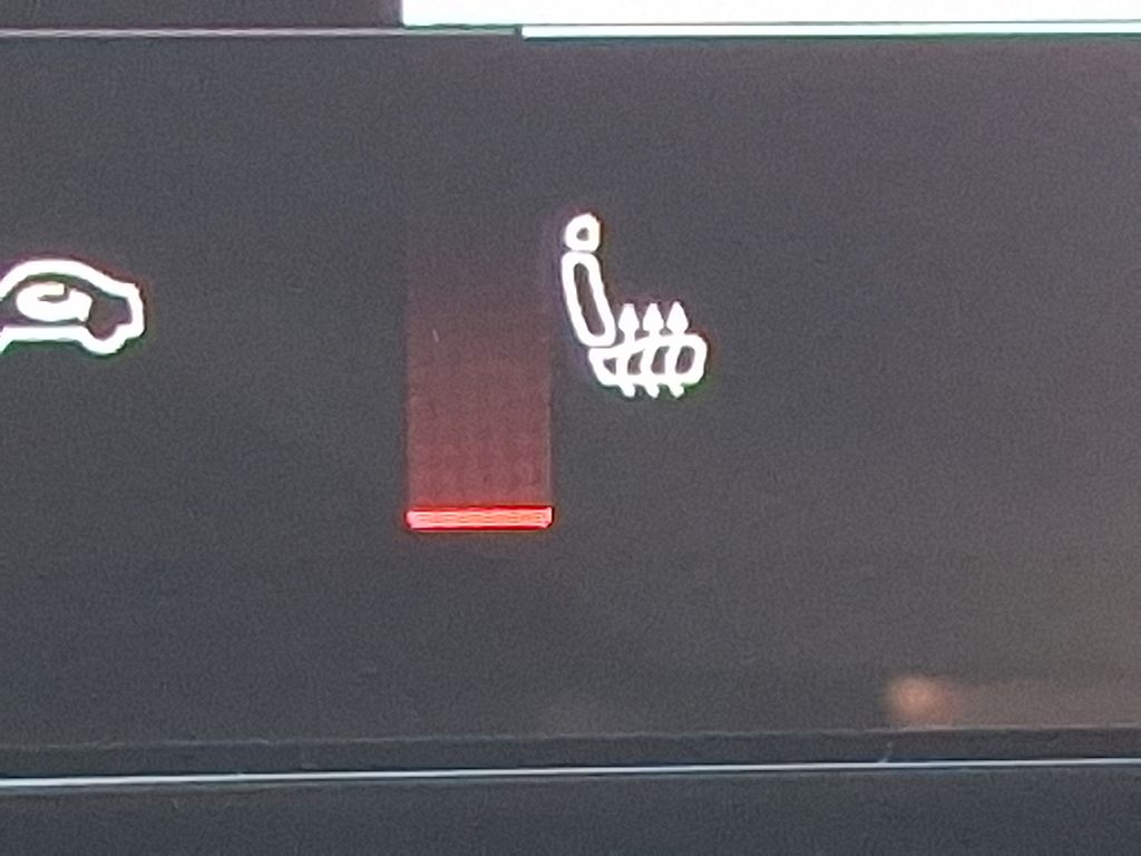 Thumbnail: 2025 Audi Q6 e-tron - 22