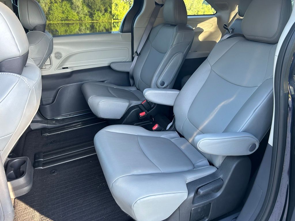 Thumbnail: 2022 Toyota Sienna - 13