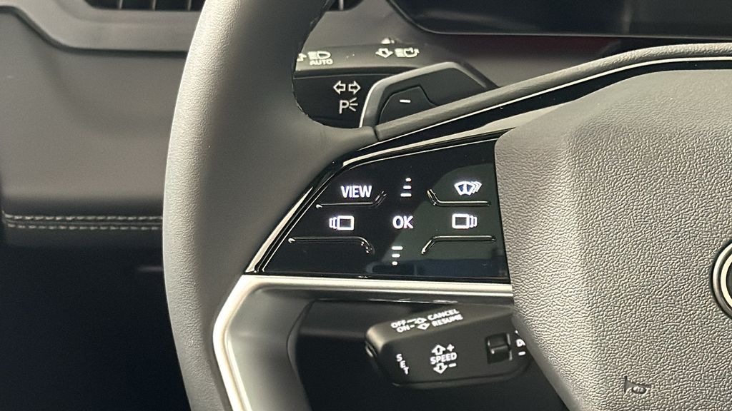 Thumbnail: 2025 Audi Q6 e-tron - 15