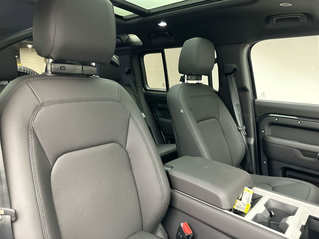 2025 Land Rover Defender 110 5