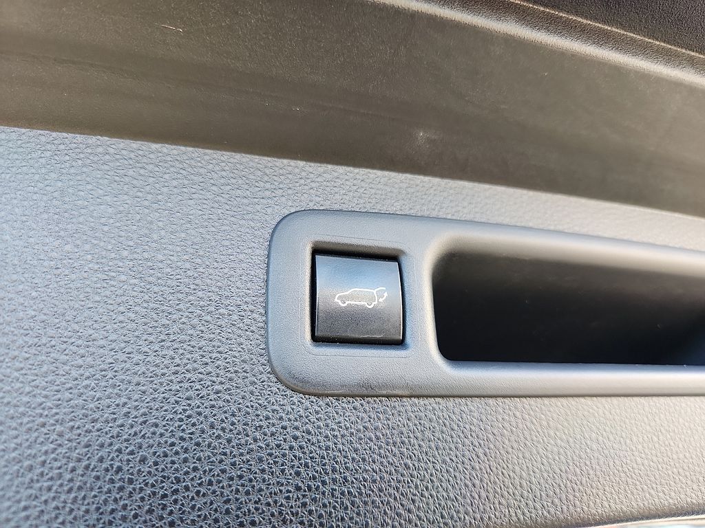 Thumbnail: 2021 Toyota Highlander - 32