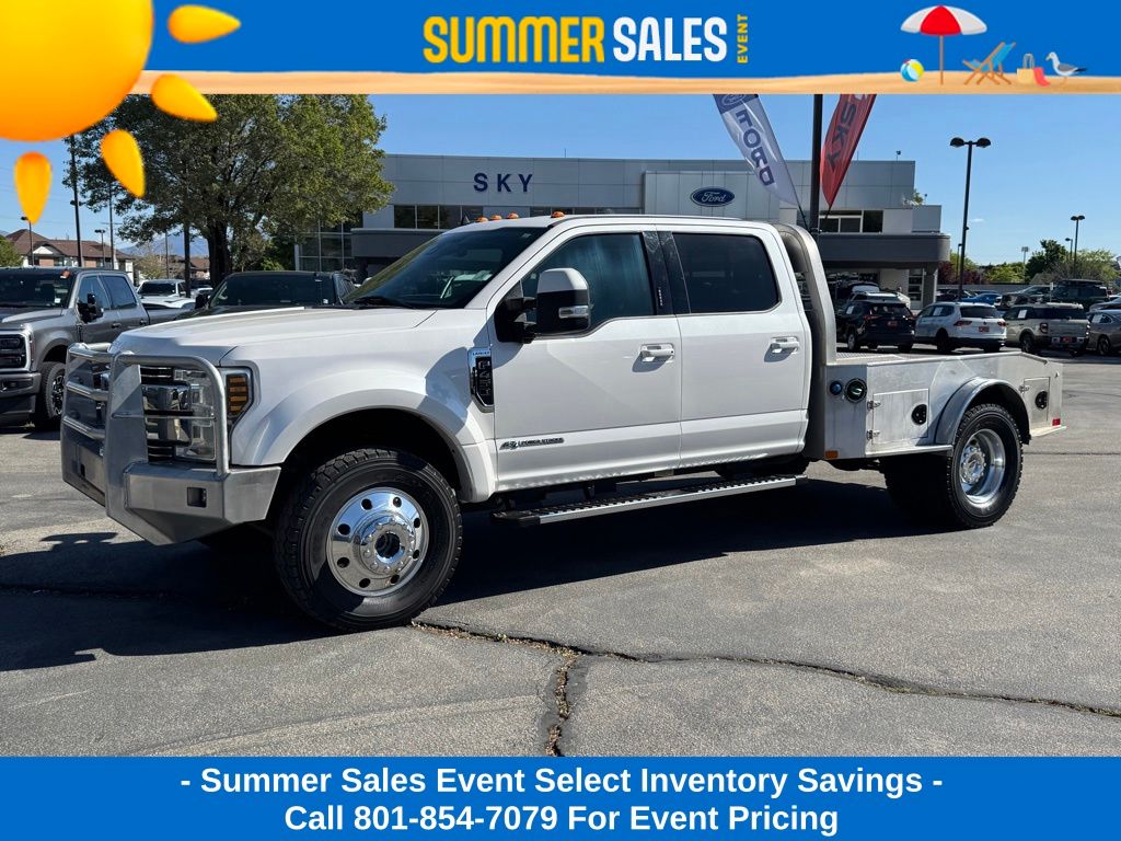 White Platinum Clearcoat Metallic 2019 Ford F-450 Super Duty Lariat Crew Cab LB DRW 4WD Pickup Truck Four-Wheel Drive 6-Speed Automatic