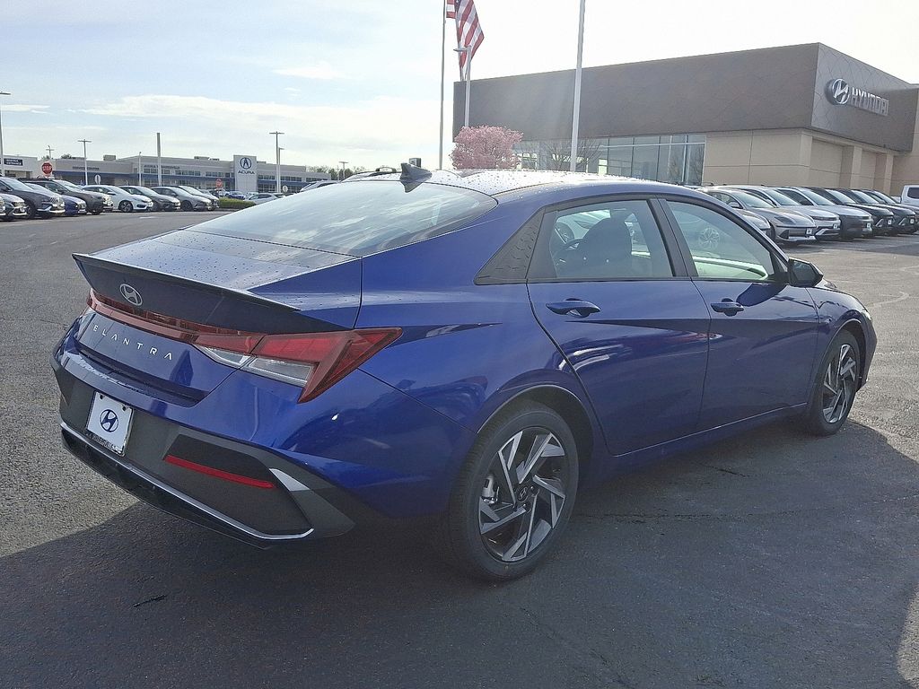 2025 Hyundai Elantra Sport 4