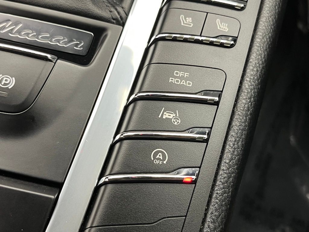 Thumbnail: 2017 Porsche Macan - 19