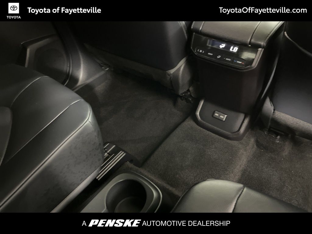 Thumbnail: 2023 Toyota Highlander - 11