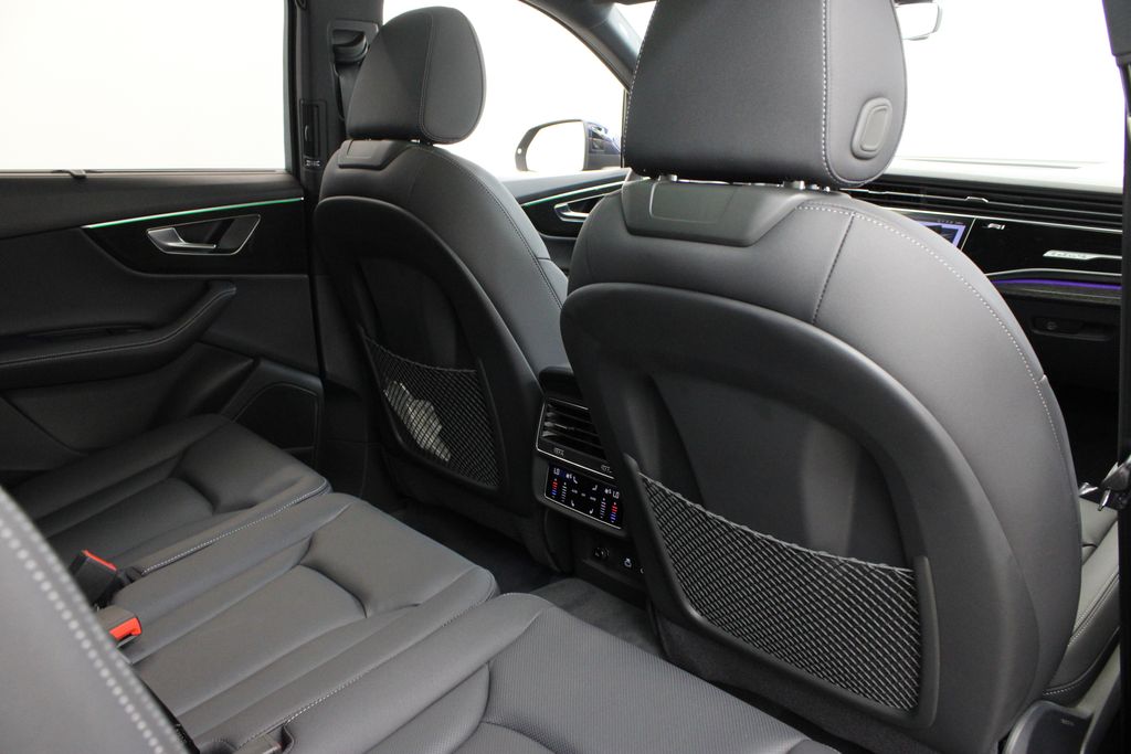 new 2025 Audi Q7 car, priced at $64,158