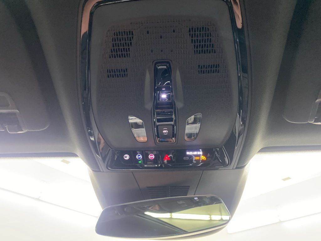 2025 Cadillac LYRIQ Luxury photo