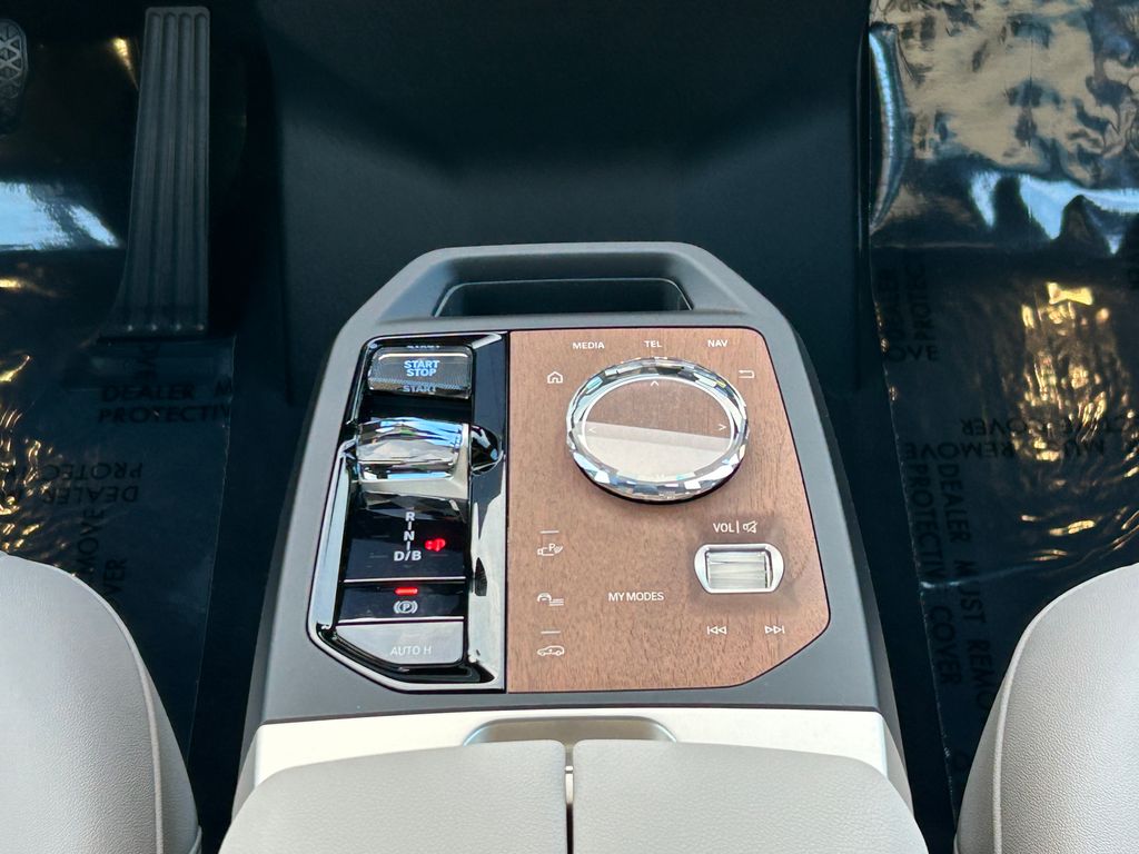 Thumbnail: 2023 BMW iX - 27