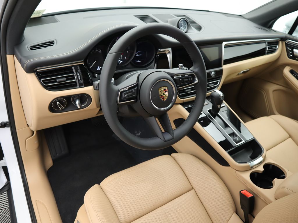 2025 Porsche Macan  9