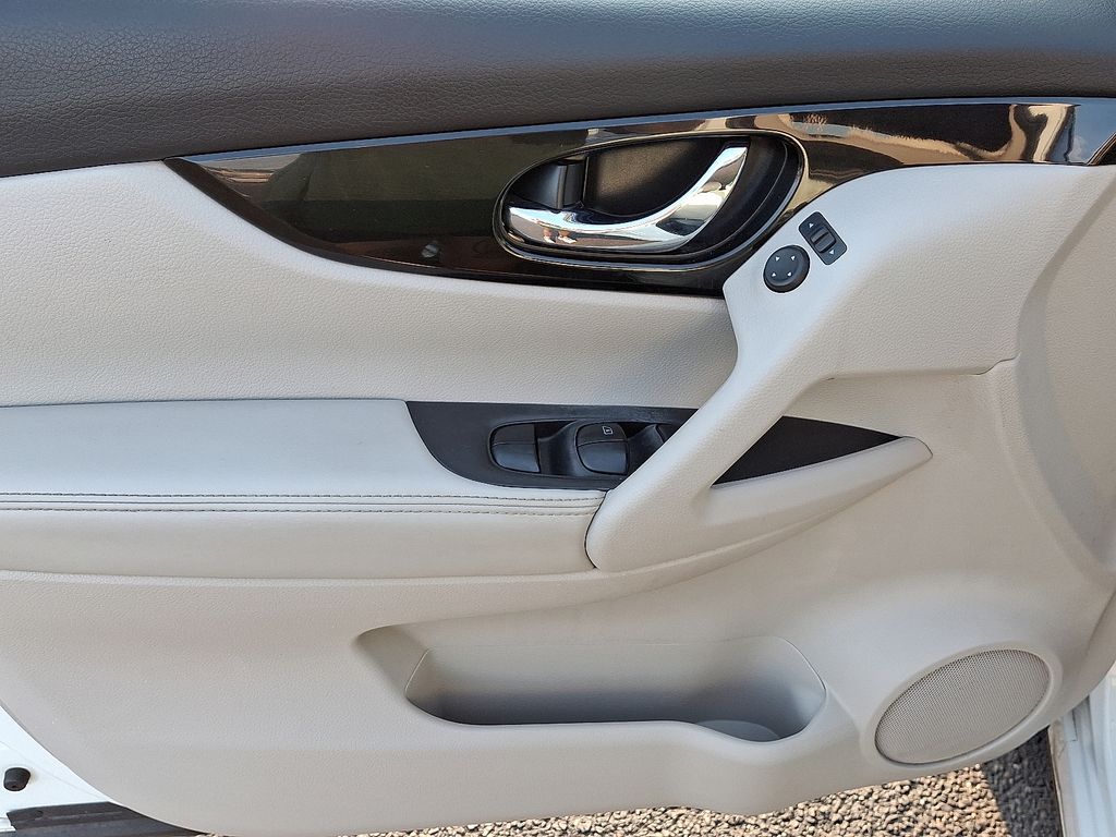 Thumbnail: 2020 Nissan Rogue Sport - 13