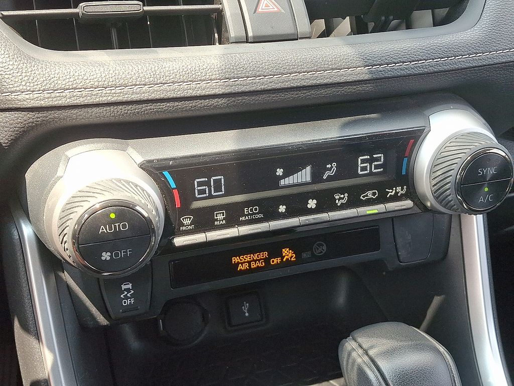 2021 Toyota RAV4 XLE 17