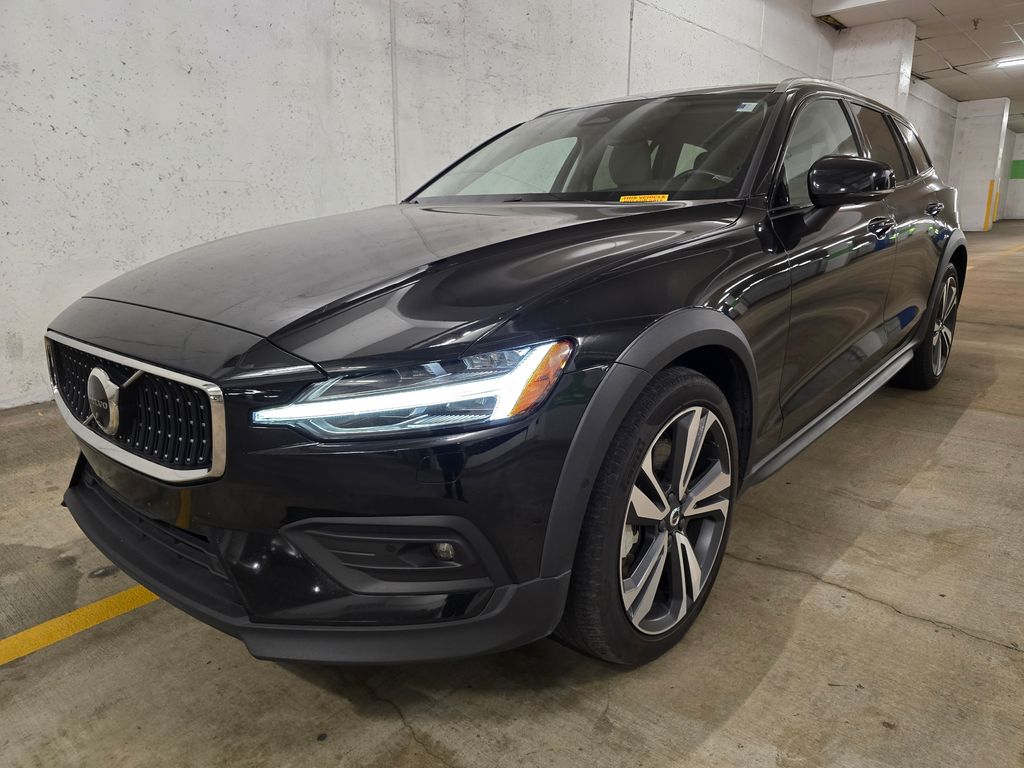 2025 Volvo V60 Cross Country B5 Plus AWD