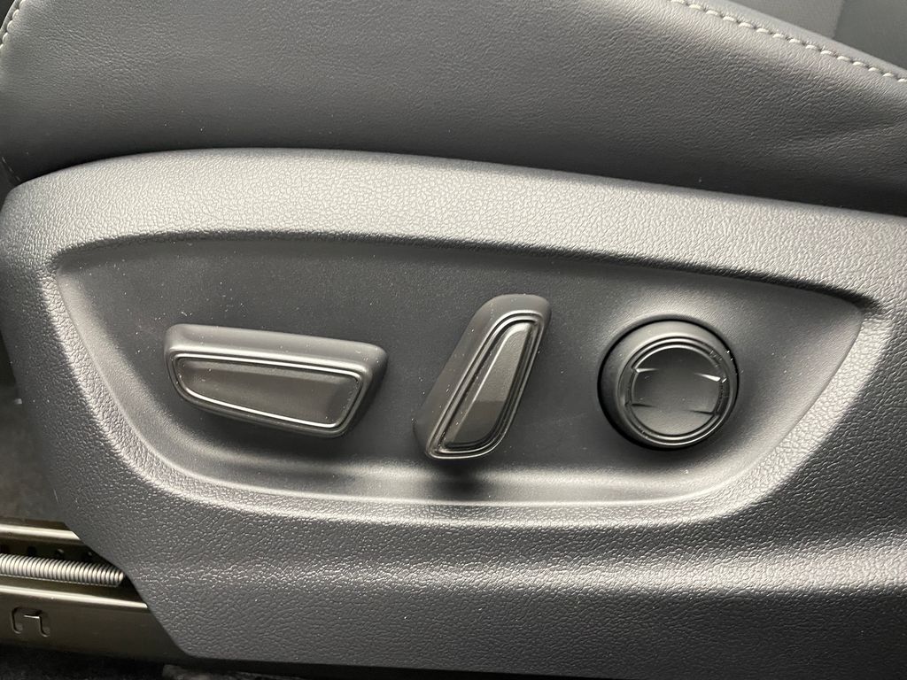 Thumbnail: 2026 Toyota Crown Signia - 14