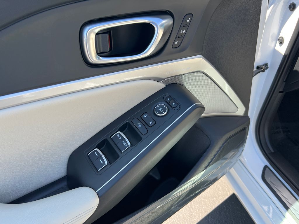 Thumbnail: 2025 Acura Integra - 12