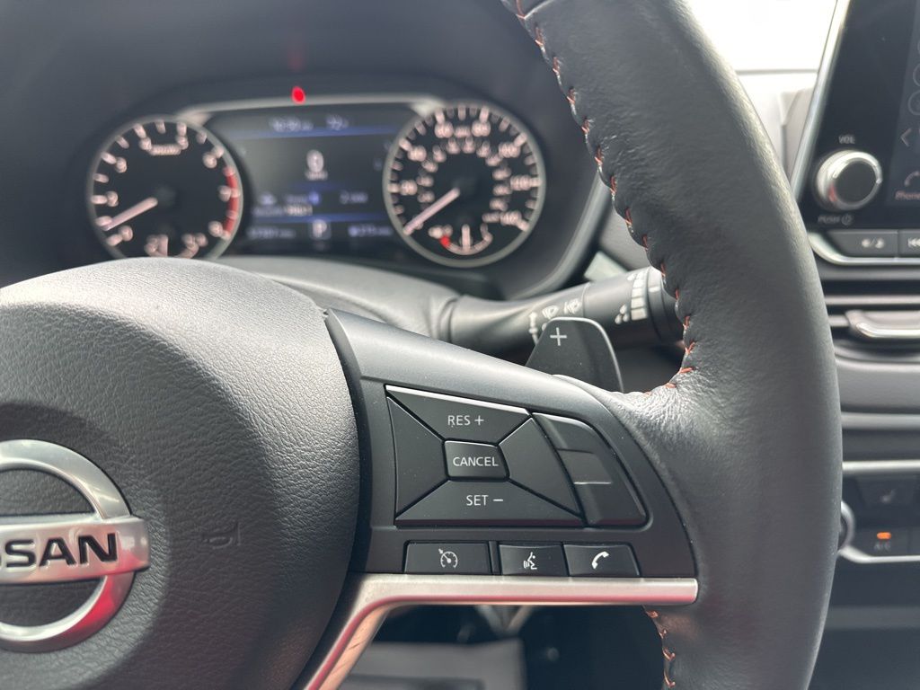 2022 Super Black Clearcoat Nissan Altima 2.5 SR FWD Sedan