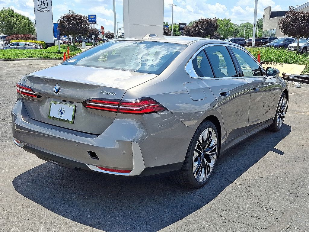 Thumbnail: 2026 BMW 5 Series - 4