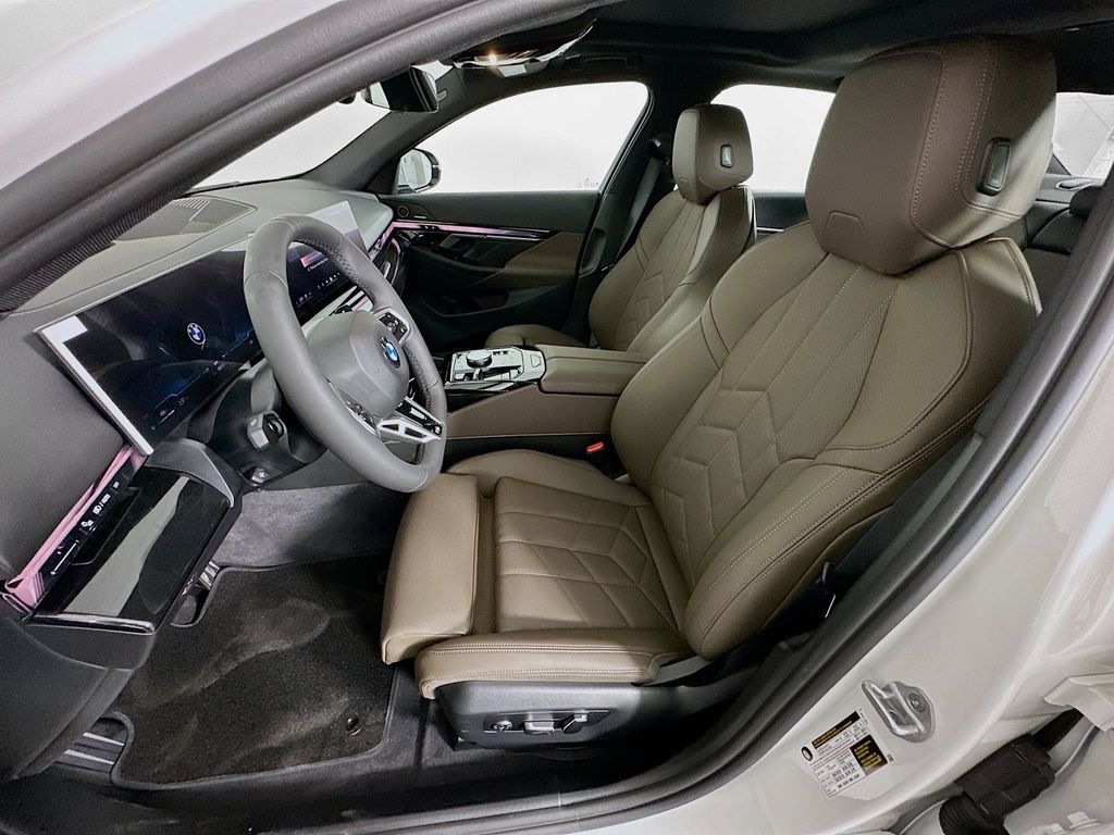 Thumbnail: 2026 BMW 5 Series - 16