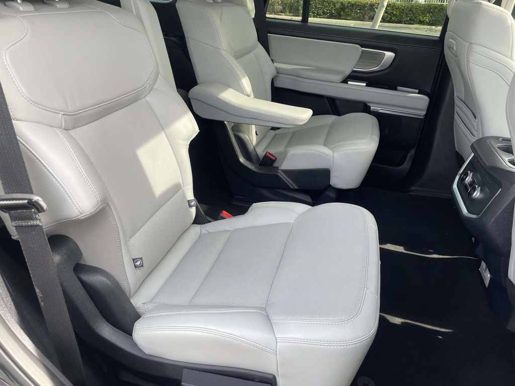 Used 2025 Ford Expedition Platinum 4D Sport Utility