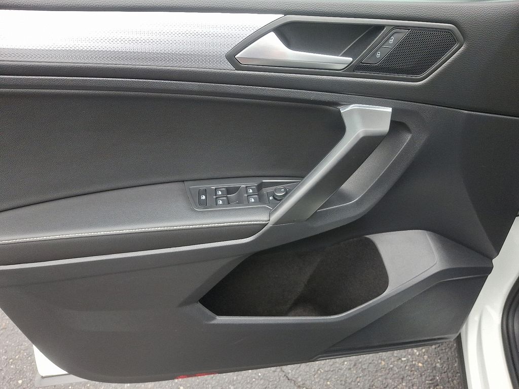 2023 Volkswagen Tiguan 2.0T 13