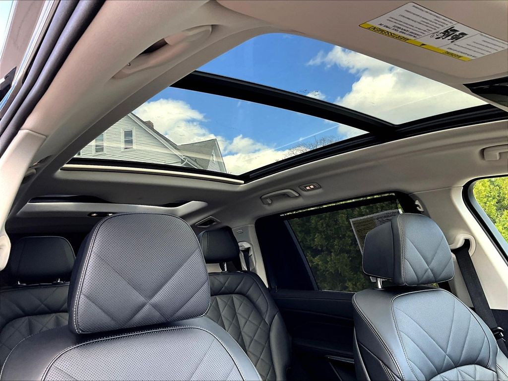 2025 BMW X7 — photo 23