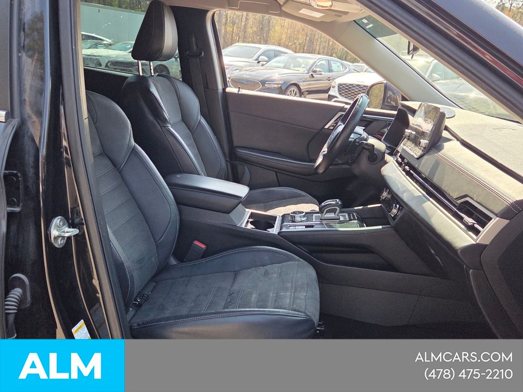 Used 2022  Mitsubishi SE image 18