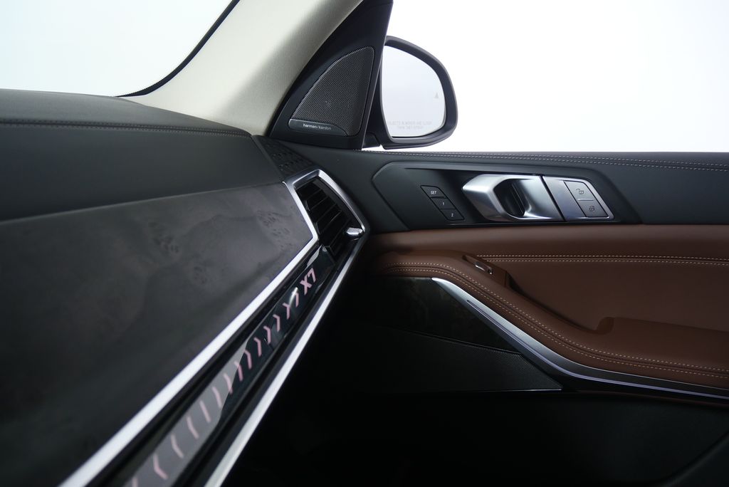 Thumbnail: 2026 BMW X7 - 27