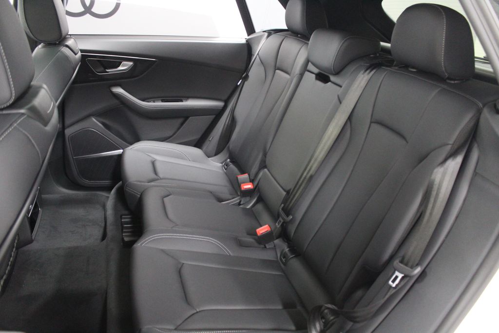 Thumbnail: 2026 Audi Q8 - 13