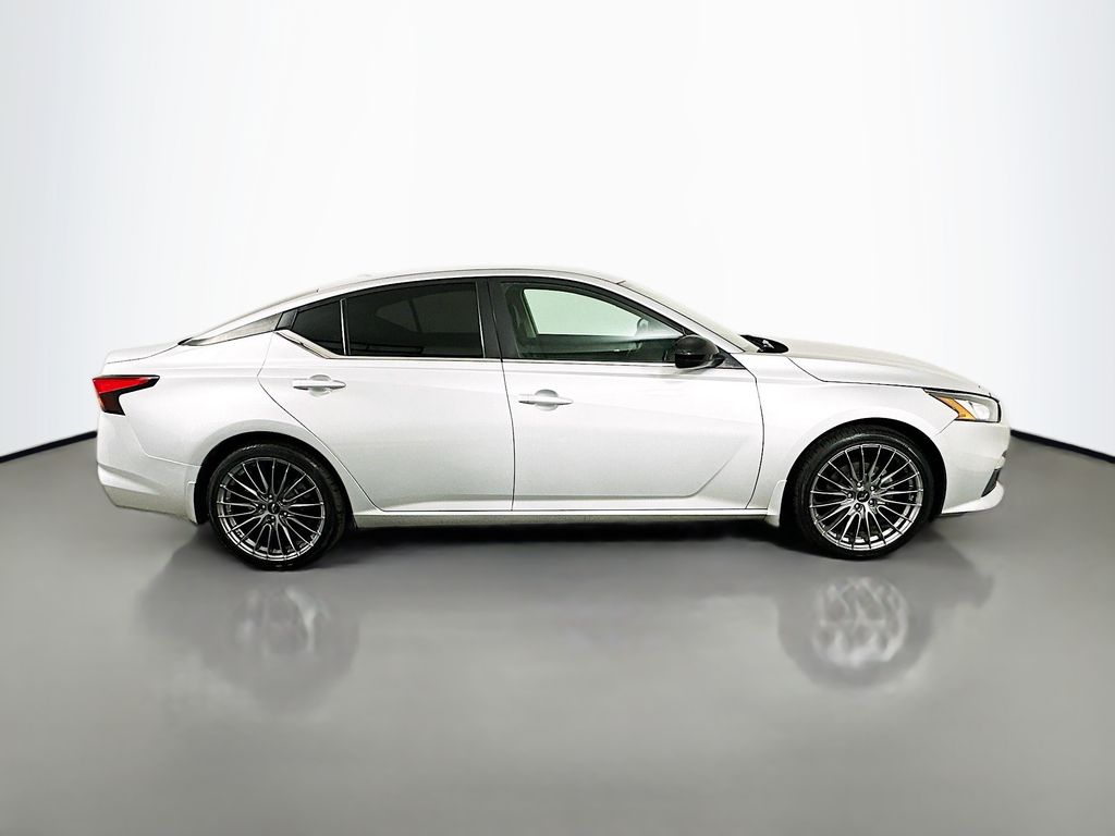Thumbnail: 2020 Nissan Altima - 4