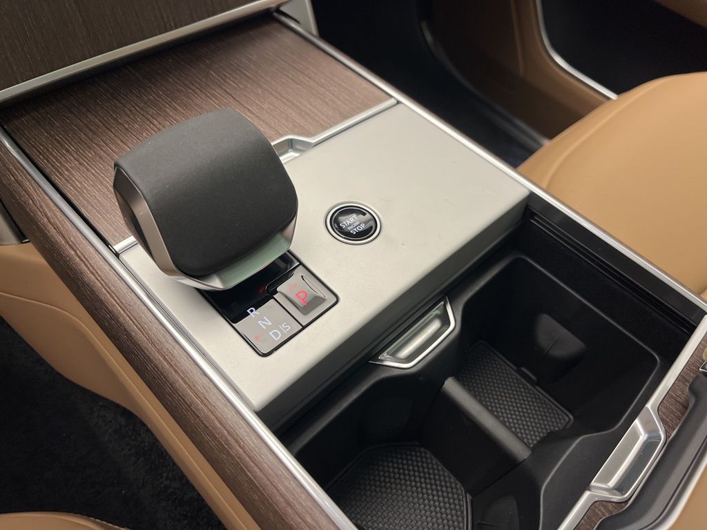 Thumbnail: 2025 Land Rover Range Rover - 20