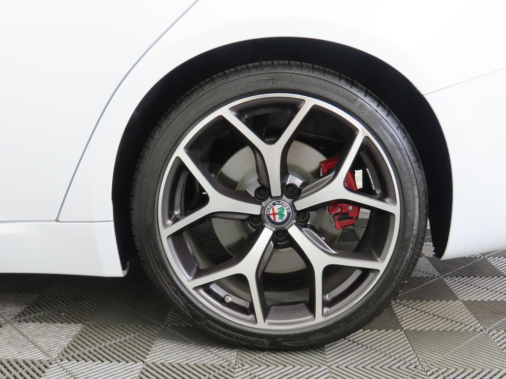 2019 Alfa Romeo Giulia Ti 32