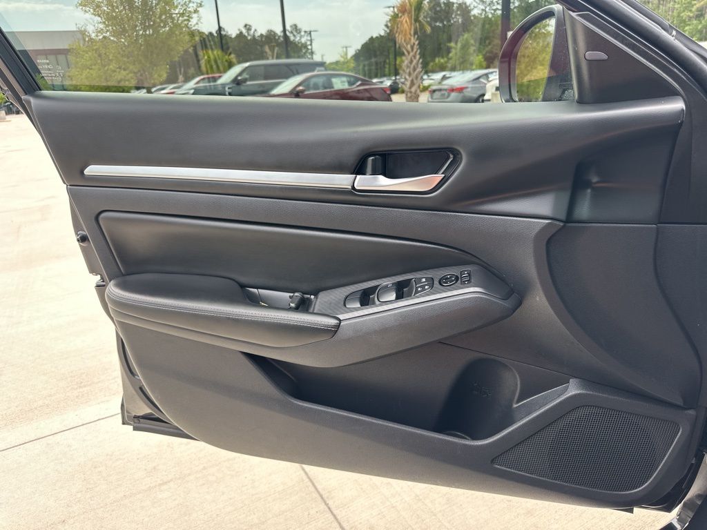 2022 Storm Blue Metallic Nissan Altima 2.5 SV FWD Sedan