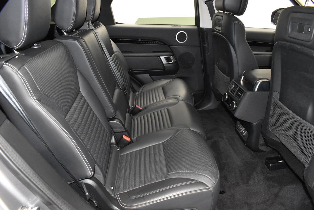 Thumbnail: 2024 Land Rover Discovery - 31