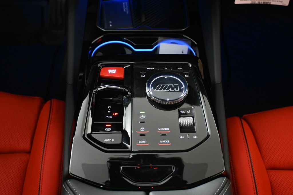 Thumbnail: 2026 BMW M5 - 25