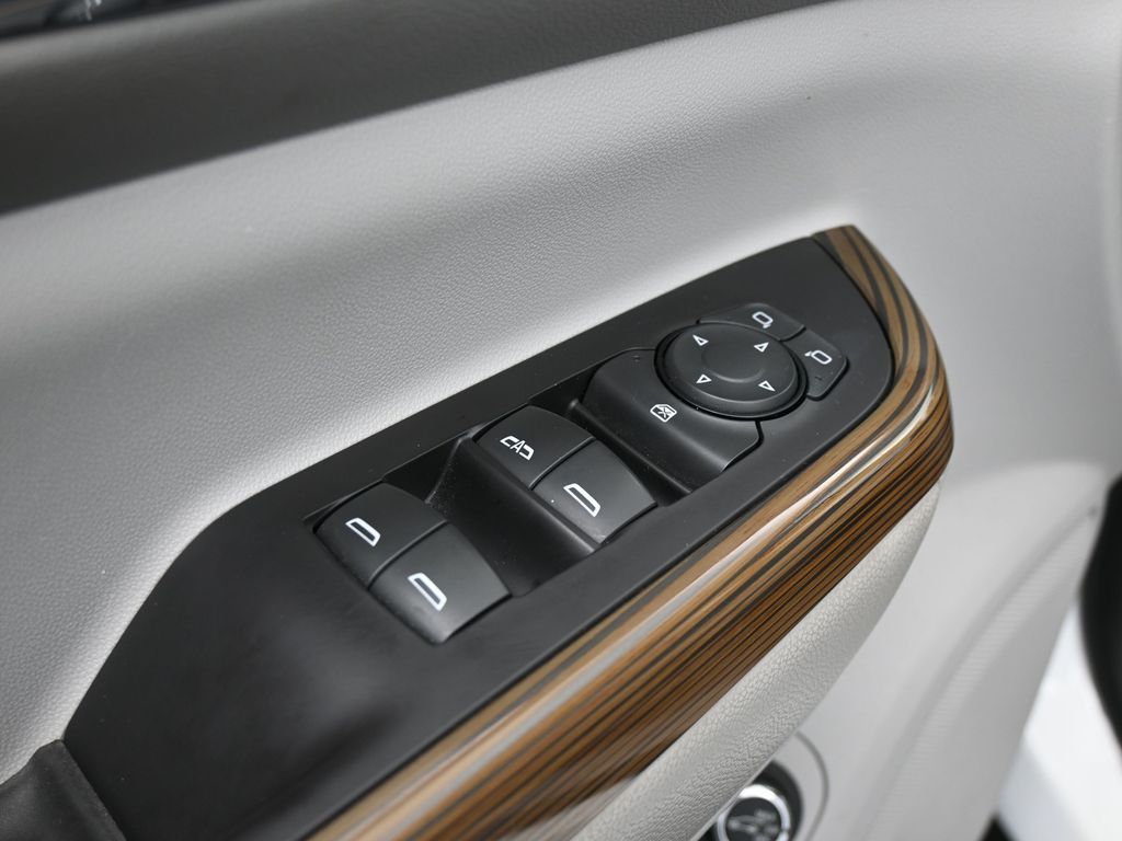 Used 2019 Summit White GMC SLE-2 image 28